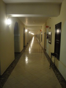 Looooong hallway to Riu room