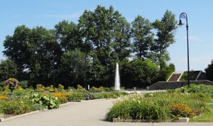 Highland Park fountain and flowers